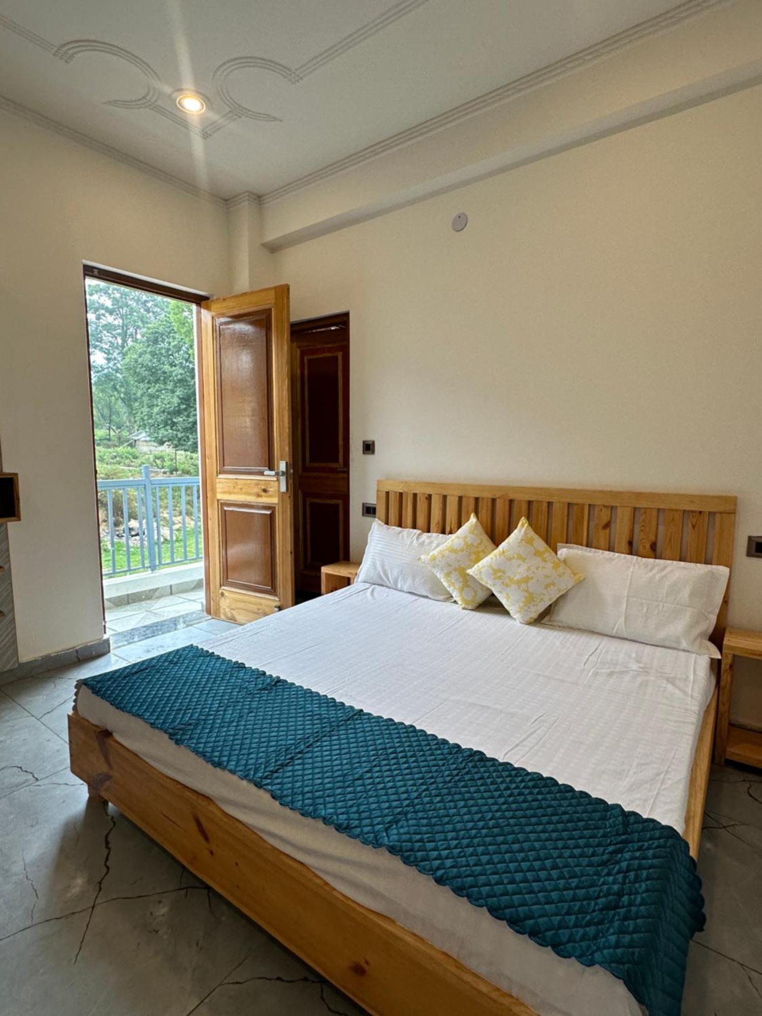 La Atharva Residency By Sunchasers Bīr Eksteriør billede